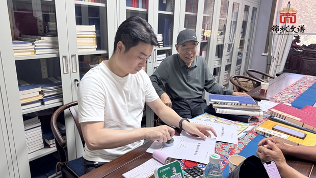 張氏家族來訪錦秋文譜簽訂族譜編印合作1